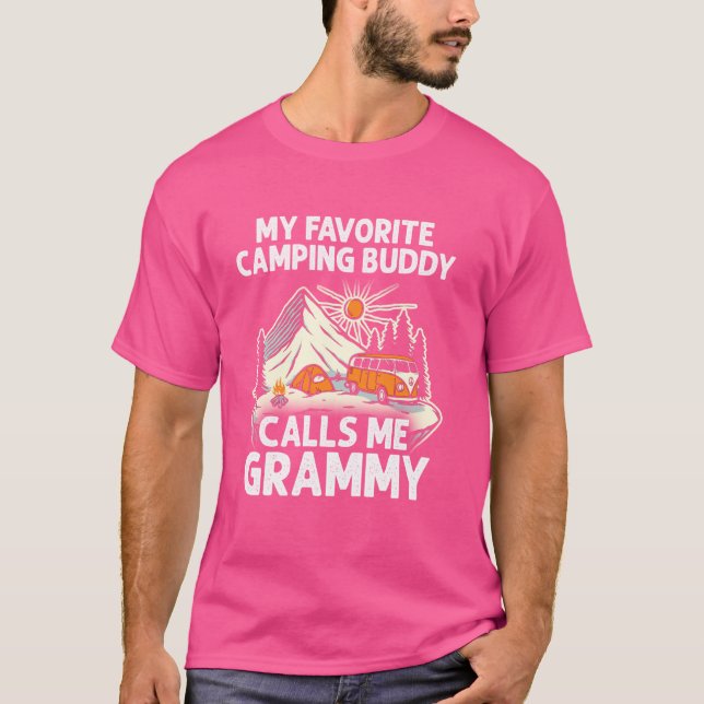 Camiseta Grammy Camper My Favorite Camping Buddies Me Chame (Frente)
