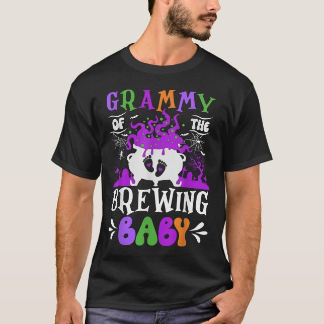 Camiseta Grammy Of The Brewing Baby Grandma To Be Halloween (Frente)