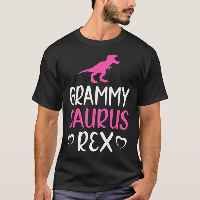 Camiseta Grammysaurus Rex Dinosaur — Família Saurus (Frente)