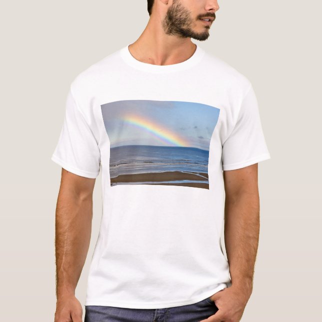 Camiseta Grande arco-íris sobre o oceano Pacífico em (Frente)