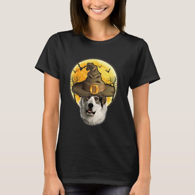 Camiseta Grande Pirenéu Chapéu de Bruxa Com Lua Halloween C (Frente)