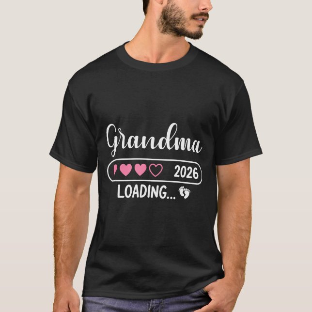 Camiseta Grandma 2026 Loading New Grandma Est 2026  (Frente)
