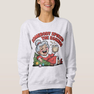 CAMISETA GRANDMA DRINKING EGGNOG 