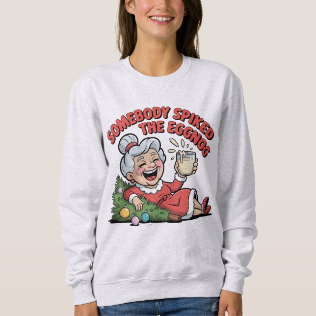 CAMISETA GRANDMA DRINKING EGGNOG  (Frente)
