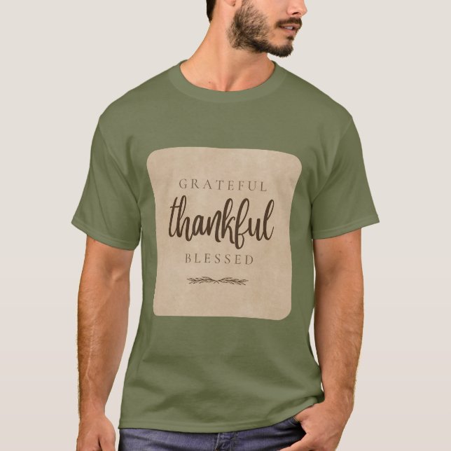 Camiseta Grata Graças ao Bendor Texto Castanho (Frente)