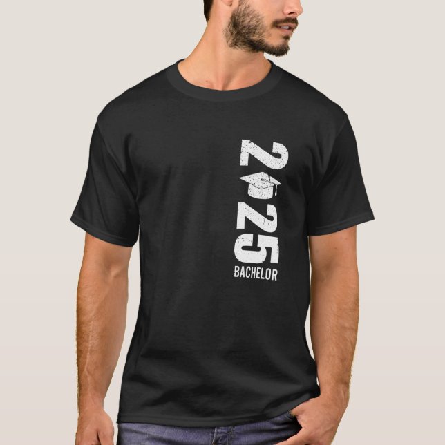 Camiseta Grau de Bacharel BACHELOR 2025 Festa de Solteirão  (Frente)