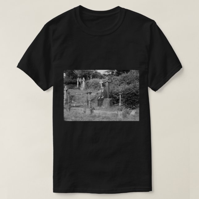 Camiseta Graveyard Living (Frente do Design)