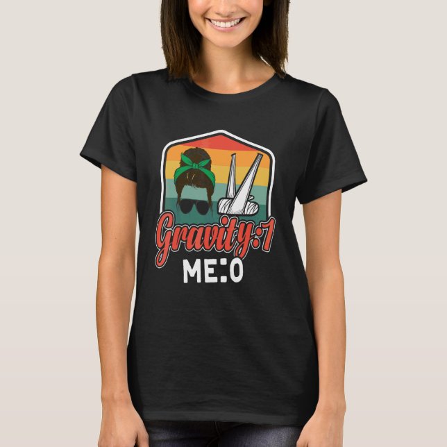 Camiseta Gravidade 1 Eu 0  Fratura do Braço 8 (Frente)