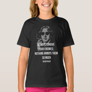 Camiseta Grayscale portrait with bold white typography feat