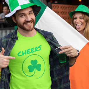 Camiseta Green Clover Shamrock Irish Cheers Rua de Patrick