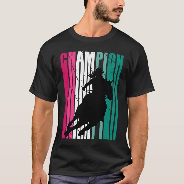 Camiseta Green Rodeo Champion Cowgirl on Horse Barrel Racin (Frente)