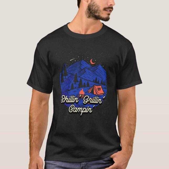 Camiseta Grillin Campin  Camping Humor Camper Family (Frente)