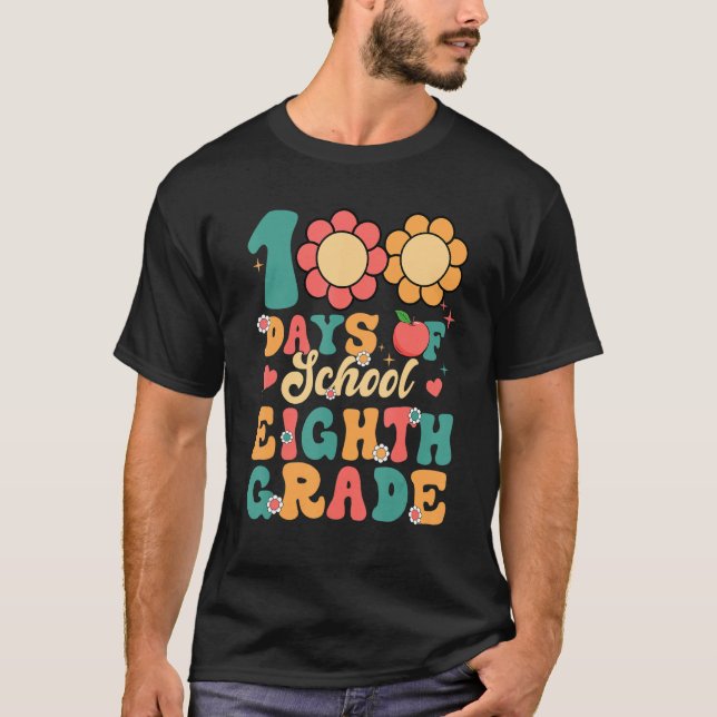 Camiseta Groovy 100 Days Of School Eighth Grade Teacher Stu (Frente)