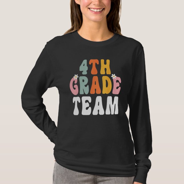 Camiseta Groovy 4th Grade Team Teacher Student  Back To Sch (Frente)