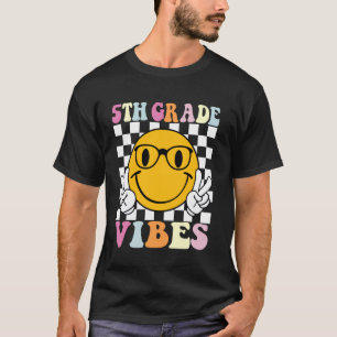 Camiseta Groovy 5rd Grade Vibes sorri de volta para a escol