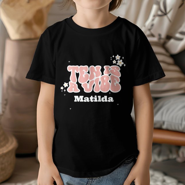 Camiseta groovy arco-íris dez é uma margarida retrô legal d (Criador carregado)