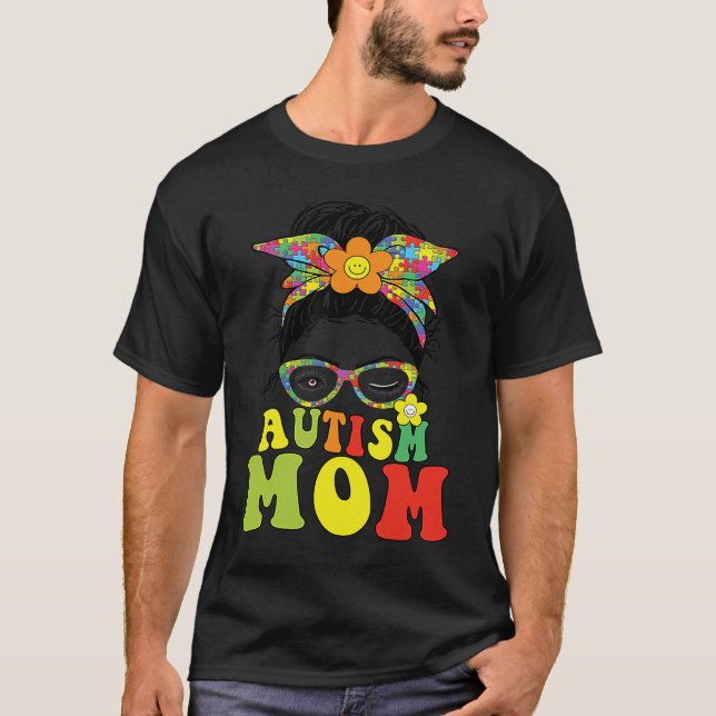 Camiseta Groovy Autism Mamãe Messy Bun Quebra-cabeça Suppor (Frente)