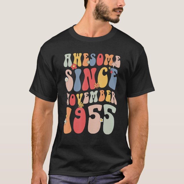 Camiseta Groovy Awesome Since November 1955 Retro  67th (Frente)