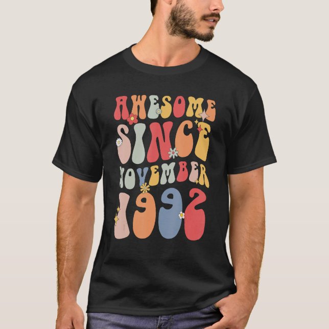 Camiseta Groovy Awesome Since November 1992 Retro  30th (Frente)