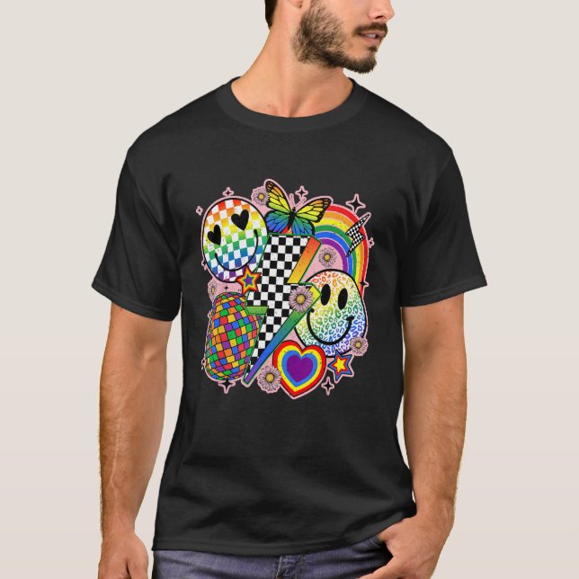 Camiseta Groovy Disco Smile Face LGBTQ Pride Rainbow Flag V (Frente)