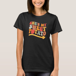 Camiseta Groovy Ela É Minha Batata Doce Eu Yam Conjunto Com