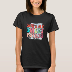 Camiseta Groovy Ela é Minha Batata Doce Sim Eu Sou o Inhame