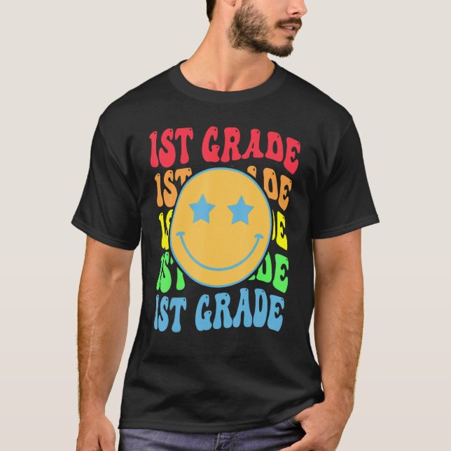 Camiseta Groovy First Grade Vibes Enfrenta Professores Retr (Frente)