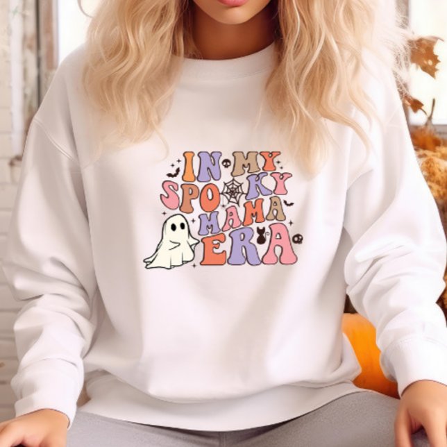 CAMISETA GROOVY HALLOWEEN NA MINHA ESPOSA ERA MÃE (In my spooky mama era vintage retro groovy halloween mommy outfit in pastel colors)