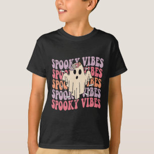 Camiseta Groovy Halloween Spooky Vibes Retro Fantasma Flora