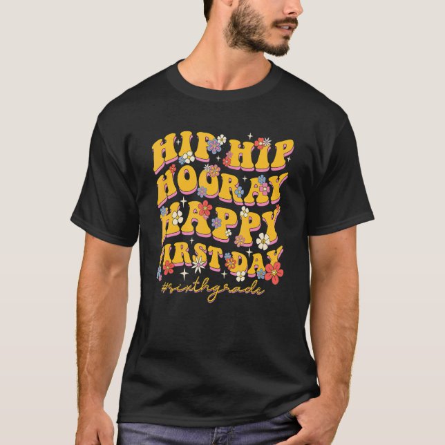 Camiseta Groovy Hip Hooray Feliz 1º Dia da 6 (Frente)