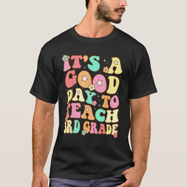Camiseta Groovy It s a Good Day to Teach 3rd Grade Teaching (Frente)
