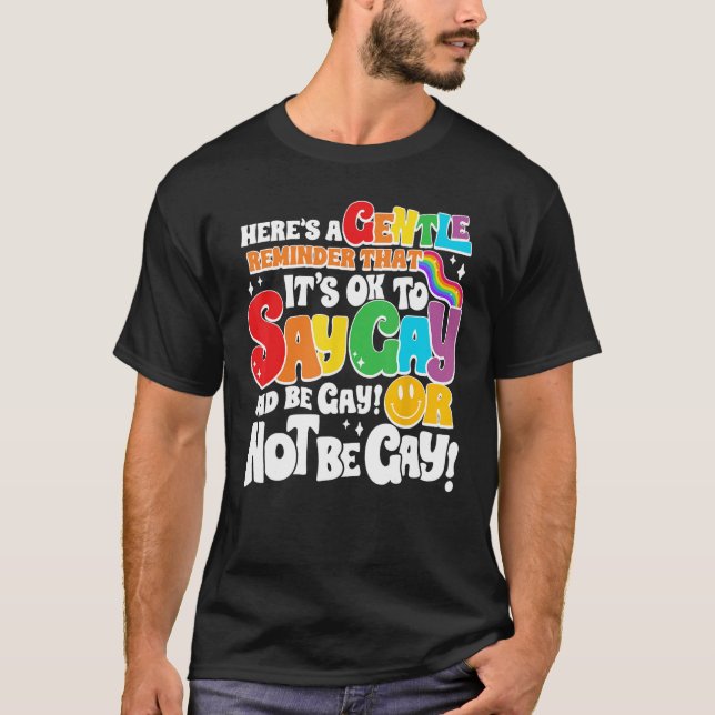 Camiseta Groovy It s Ok To Say Gay LGBT Awareness Gay Right (Frente)