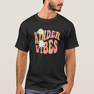 Camiseta Groovy KINDER VIBES Professor Cair Cores Kindergar