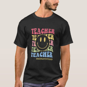 Camiseta Groovy Kindergarten Vibes Retro Encara Professores