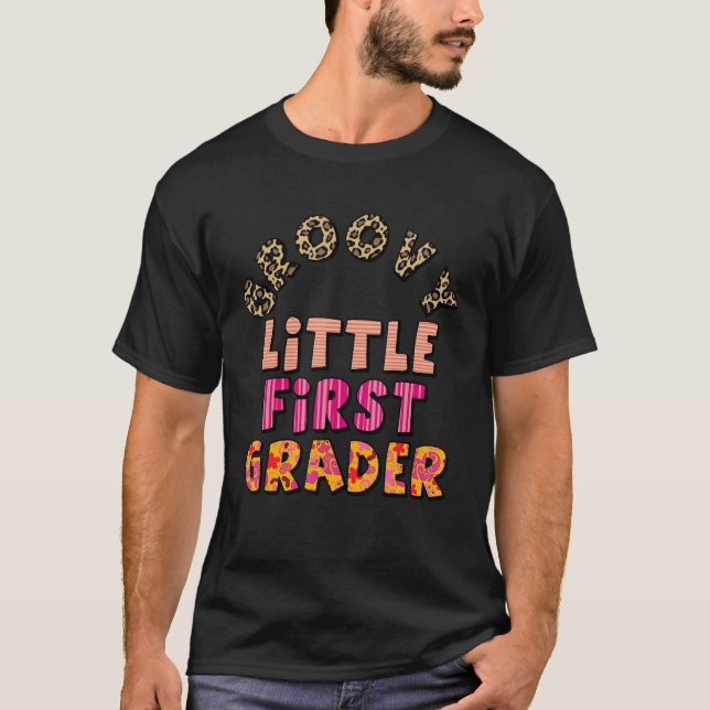 Camiseta Groovy Little First Grader  First Day Of School Fo (Frente)