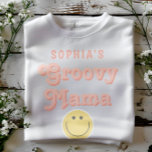 Camiseta Groovy Mama Retro Aniversário Rosa<br><div class="desc">Este design de camiseta de pais ranzinza captura vibrações retrógradas dos anos 70 com um tema rosa giro. Inclui espaço para um nome. Perfeito para uma mama de aniversário de dois Groovy.</div>