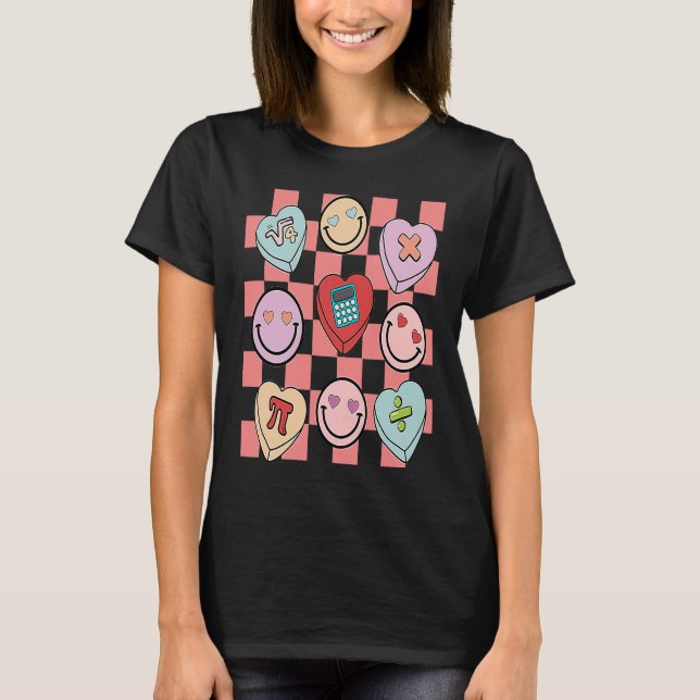 Camiseta Groovy Math Teacher Valentine's Day Cute Heart Hap (Frente)