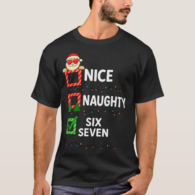 Camiseta Groovy Naughty Six Seven 67 Christmas Family Xmas  (Frente)
