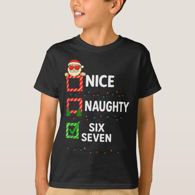 Camiseta Groovy Naughty Six Seven 67 Christmas Family Xmas  (Frente)