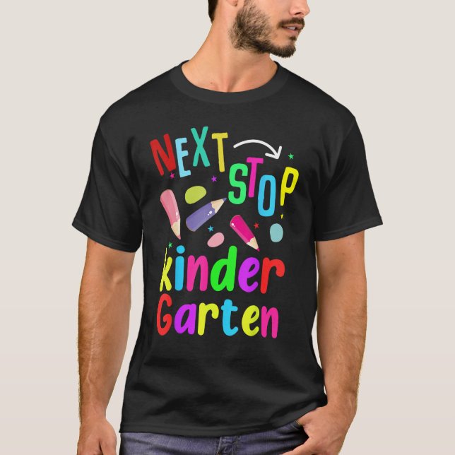 Camiseta Groovy Next Stop Kindergarten Preschool Graduation (Frente)