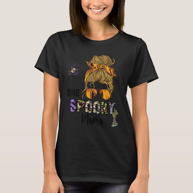 Camiseta Groovy One Spooky Mama Witchy Mama Skull Witch (Frente)