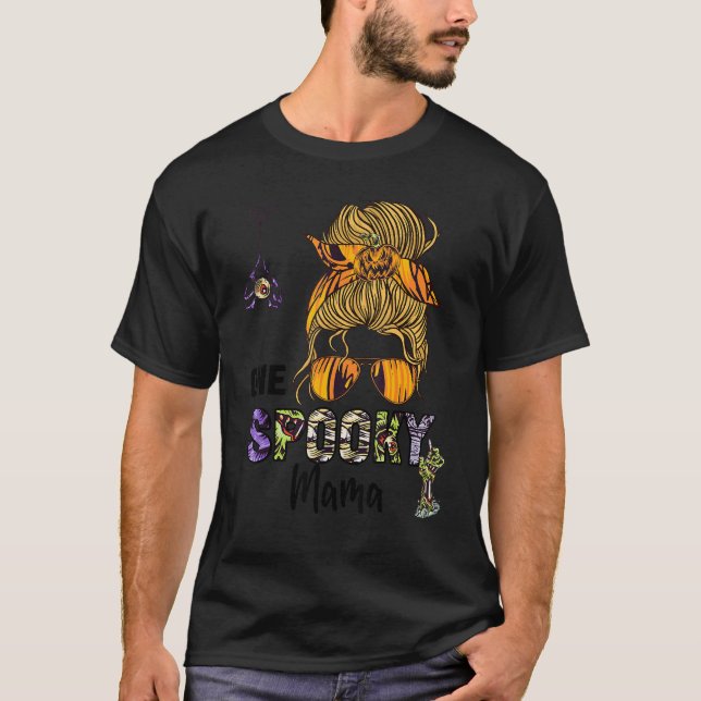 Camiseta Groovy One Spooky Mama Witchy Mama Skull Witch (Frente)