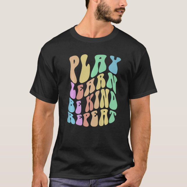 Camiseta Groovy PLAY LEARN BE KIND Retro Choose Kindness An (Frente)