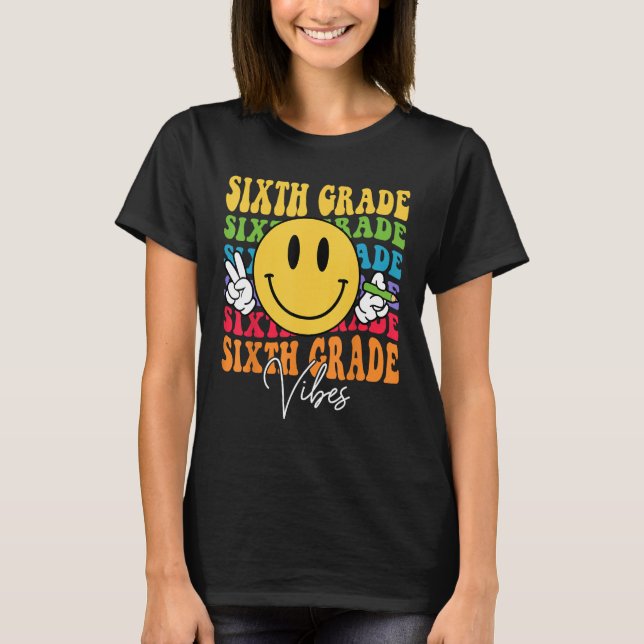 Camiseta Groovy Retro Sixth Grade Vibes Face Teachers Back  (Frente)