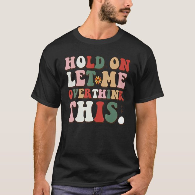 Camiseta Groovy Sarcastic Quote Hold On Let Me Overthink Th (Frente)