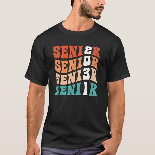 Camiseta Groovy Senior 2031 Graduation  My Last First Day S (Frente)