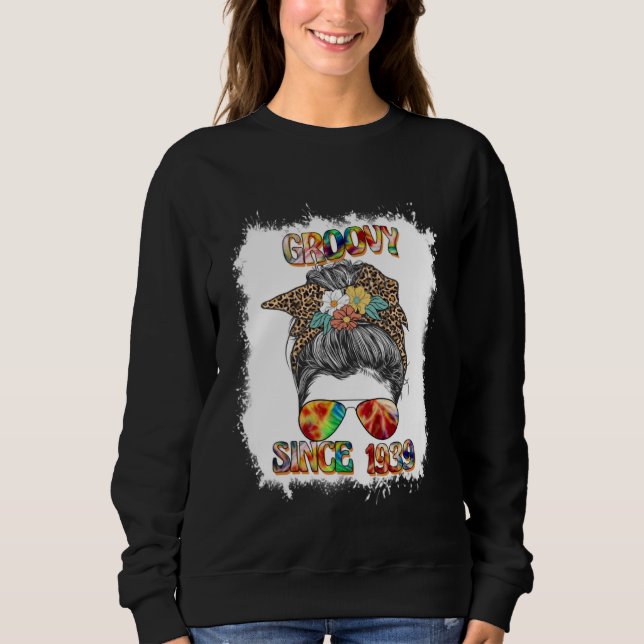 Camiseta Groovy Since 1939 Messy Bun Hip Retro 60s 70s (Frente)