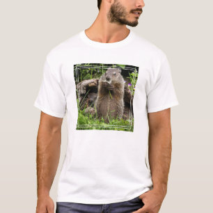 Camiseta Ground Hog Munching em uma Flor