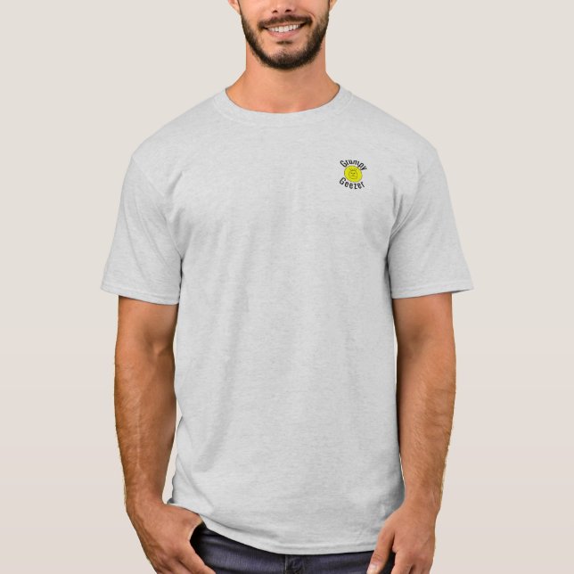 Camiseta Grumpy Geezer Logotipo pequeno com texto curvo (Frente)