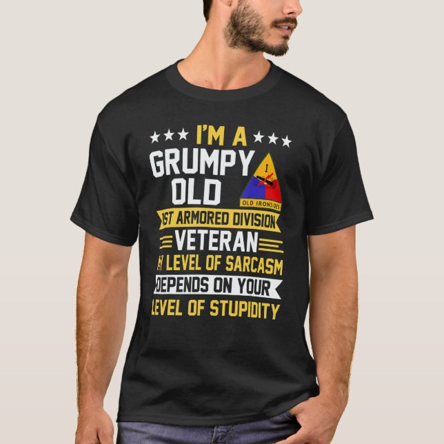 Camiseta Grumpy Old 1st Armored Division Veteran Father Day (Frente)